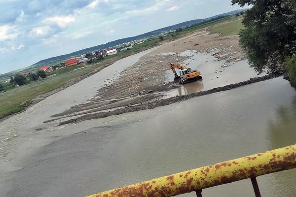 Pod provizoriu peste râul Suceava, la Milișăuți, până la repararea podului afectat de inundații