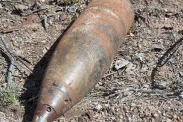 Un bărbat din Dorna Arini s-a dus la cules de ciuperci și a găsit un proiectil neexplodat