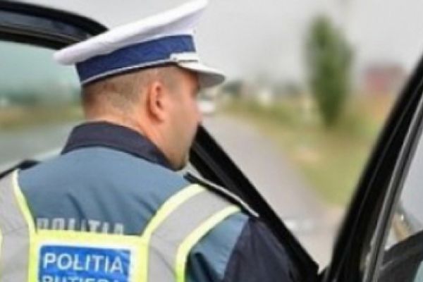 Zece pietoni au fost amendați pentru că au traversat neregulamentar