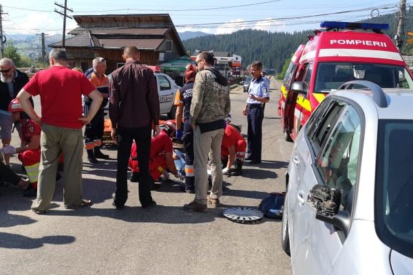 Vatra Moldoviței. Coliziune între un motoscuter și un autoturism FOTO
