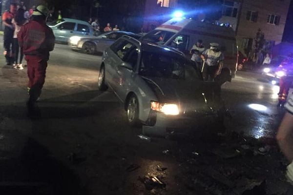 Accident cu două victime în Burdujeni. Un șofer nu a respectat semnul cedează trecerea FOTO