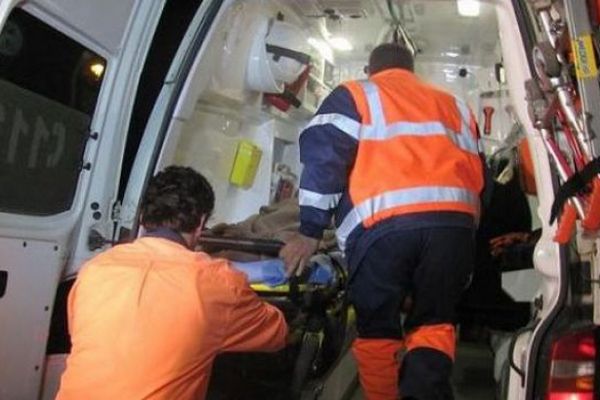 Accident cu cinci victime. O mașină s-a răsturnat într-o râpă