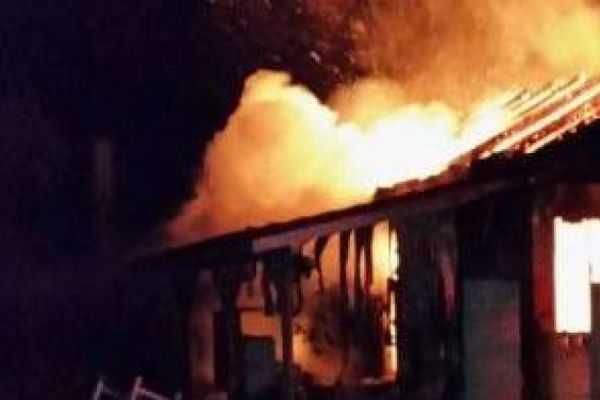 Gospodărie devastată de un incendiu, marți seară, la Bălăceana