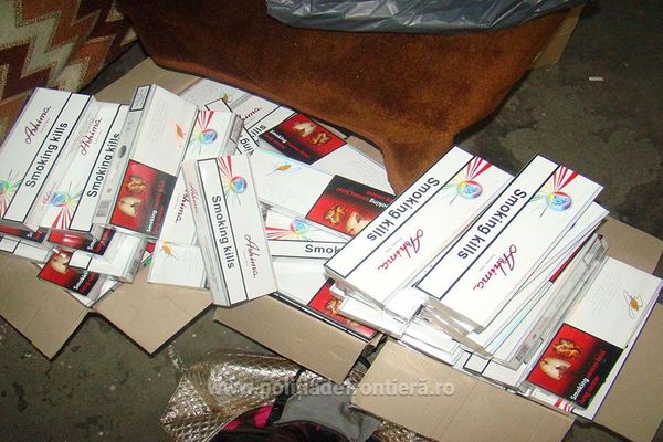 Țigări de contrabandă găsite ascunse în cutii de suc, în Vama Siret