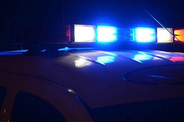 Un tânăr de 18 ani s-a urcat fără permis la volan și a avariat trei autoturisme