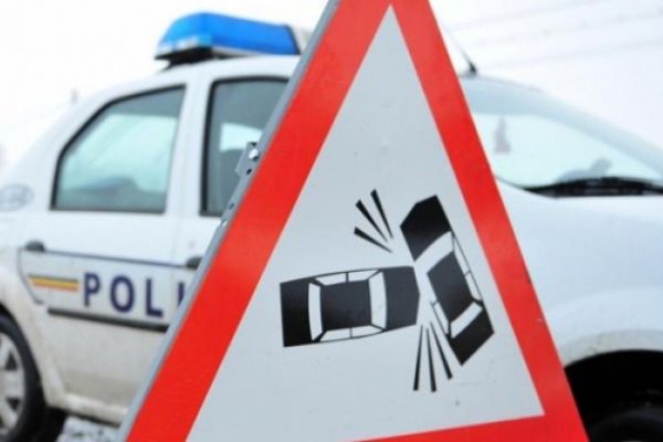 Coliziune în lanț, la Șcheia. O persoană a fost rănită și patru autoturisme avariate