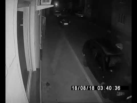 Hoți filmați de camerele de supraveghere în timp ce furau dintr-un autoturism VIDEO