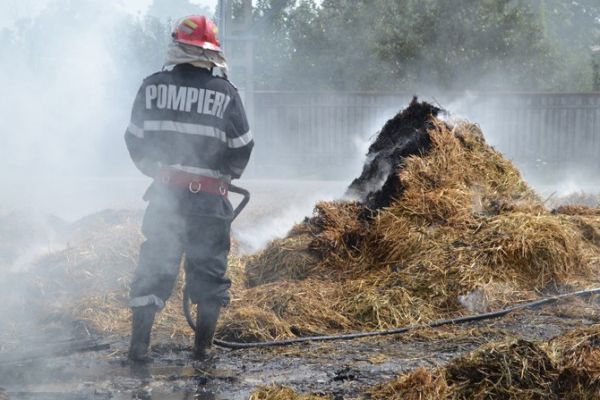 Incendiu la o gospodărie din Mălini produs din joaca copiilor cu focul