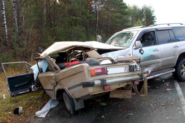 VIDEO Doi suceveni și-au încuiat copilul în mașină și s-au dus la plajă, în Mamaia