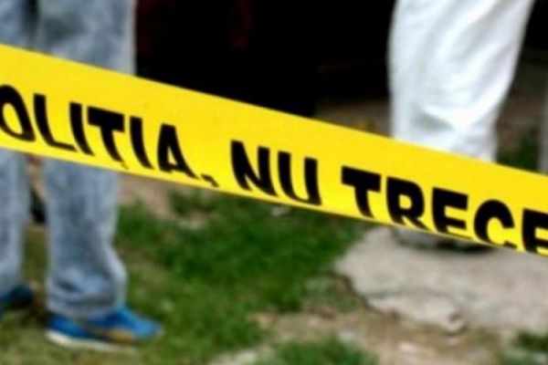 O femeie de 57 de ani a fost găsită spânzurată într-o anexă a locuinței