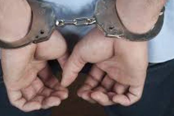 Un sucevean s-a urcat la volan beat și cu permisul suspendat și a avariat patru autoturisme