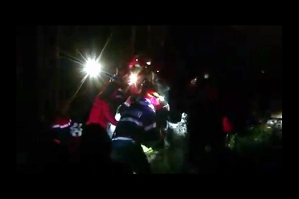 Accident rutier cu patru victime. Un autoturism s-a răsturnat într-o râpă pe Transrarău