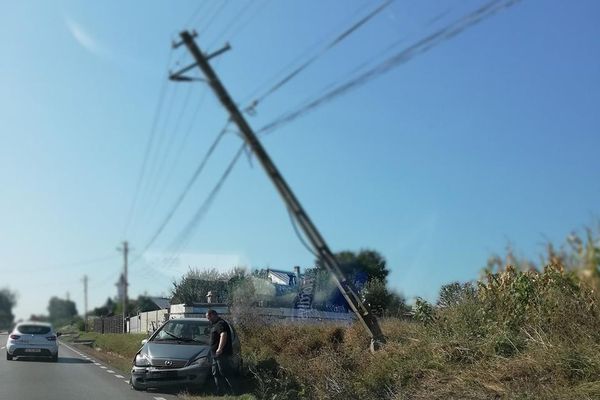 Un șofer a provocat un accident cu două victime și a părăsit locul faptei, la Cumpărătura FOTO