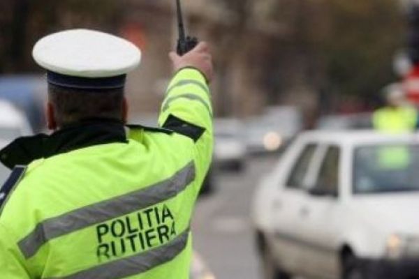 Peste o mie de amenzi și 77 de permise reținute în weekend, pe drumurile din județul Suceava