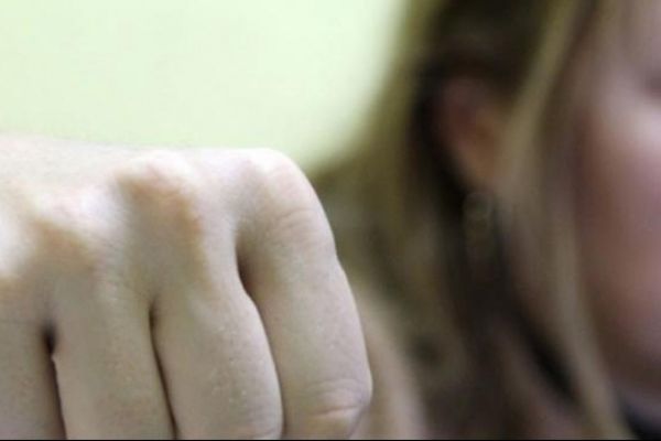 Femeie de 44 de ani din Voievodeasa, batută de două tinere