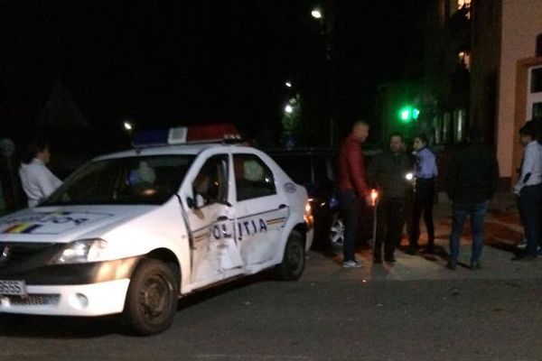 Mașină de poliție, implicată într-un accident rutier pe raza localității Satu Mare FOTO