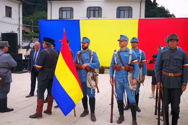 VIDEO Incendiu la o hală plină cu substanțe chimice, în cartierul Burdujeni