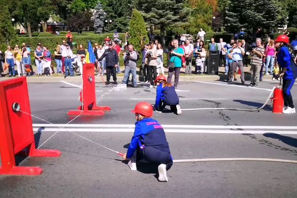 Directorul unui gimnaziu din regiunea Cernăuţi, demis pentru activitatea sa în apărarea limbii române