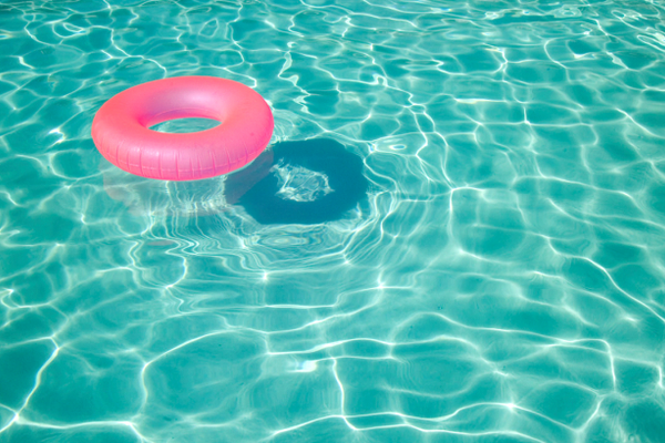 Copil de cinci ani din Vaslui, rănit la o piscină din Cacica