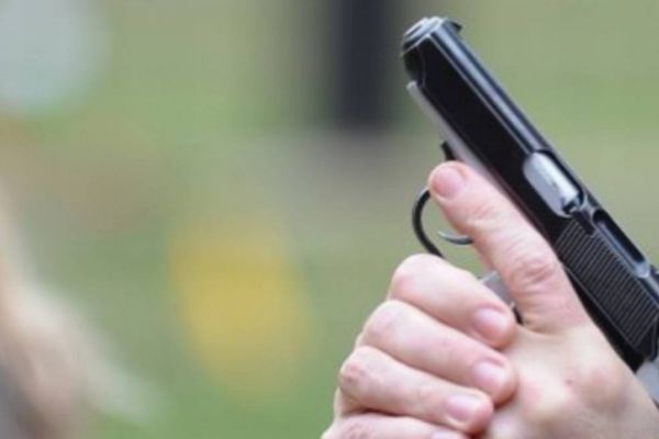 Focuri de armă la frontieră. Contrabandiștii au abandonat țigări în valoare de 175.000 lei