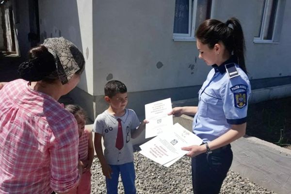 Taximetriștii pirat și mașinile de ocazie, pericol pentru elevii navetiști