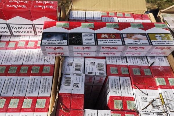 Șofer prins cu țigări de contrabandă ascunse în rezervorul mașinii FOTO