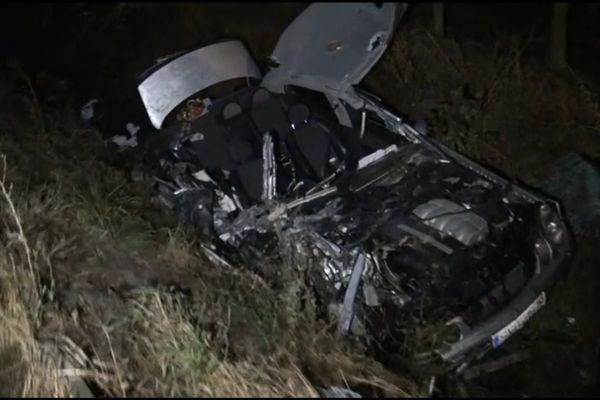 Un șofer urmărit de poliție a ajuns în stare gravă la spital după ce a provocat un accident VIDEO