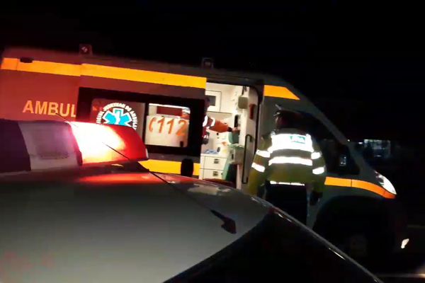 Ilișești. O bătrână care traversa neregulamentar strada a fost lovită de o mașină FOTO