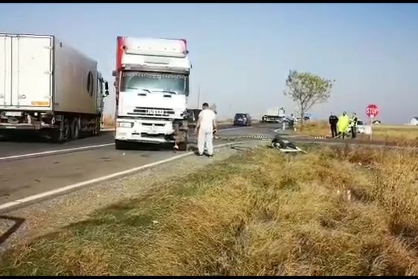 Coliziune între un TIR și două autoturisme pe raza localității Salcea. O persoană a fost rănită FOTO