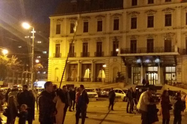 O femeie a fost rănită după ce un șofer beat a intrat în coliziune cu mașina condusă de aceasta