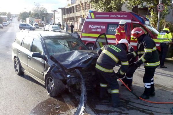 FOTO VIDEO Un polițist a murit într-un accident rutier, la Fălticeni
