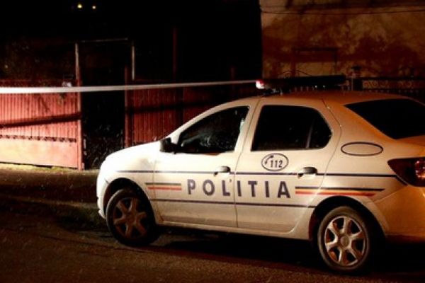 Un tânăr s-a urcat beat la volan și a intrat cu mașina într-un parapet, la Păltinoasa