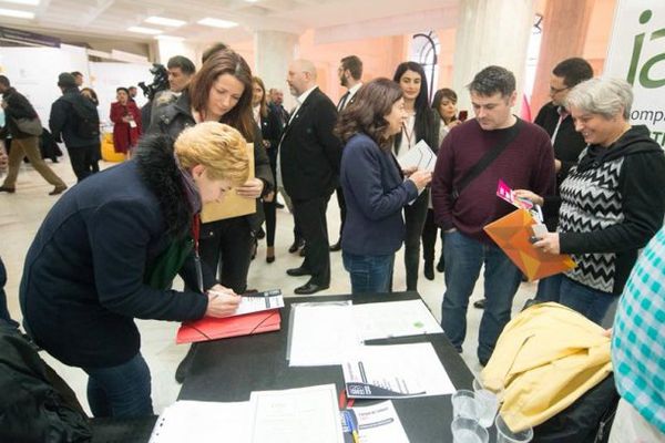 Peste 400 de posturi la Bursa locurilor de muncă pentru absolvenți