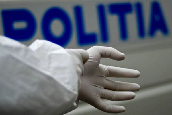 O femeie din Cacica a stat ore întregi cu fiul său mort în casă fără să anunțe decesul acestuia. Vezi motivul