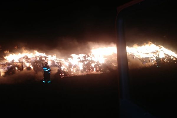 O țigară aprinsă aruncată la întâmplare a provocat un incendiu de proporții într-o gospodărie din Grănicești