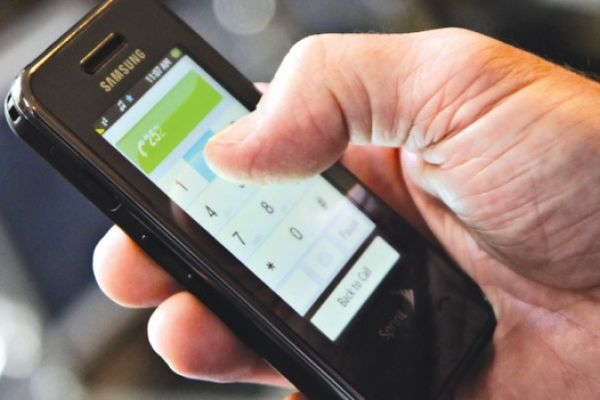 Culmea tupeului. Un tânăr din Dolhasca a furat telefonul de serviciu dintr-o secție de poliție