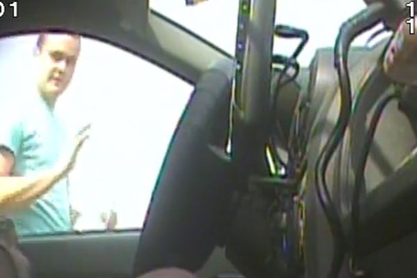 VIDEO Cum se recoltează icre pentru producerea puieților de păstrăv, la Direcția Silvică Suceava