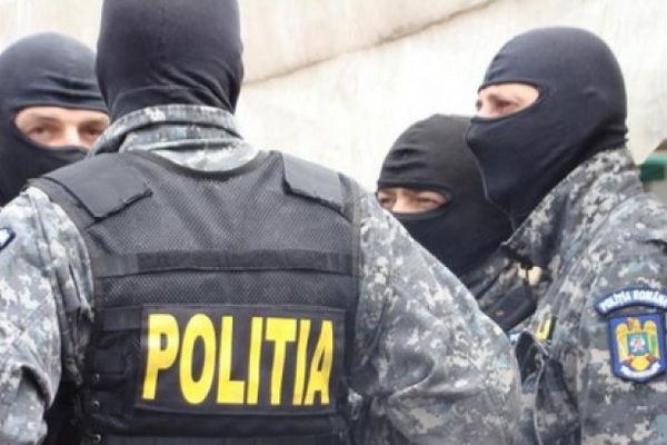 Percheziții în județul Suceava la suspecți de contrabandă cu tutun. 29 persoane conduse la audieri VIDEO