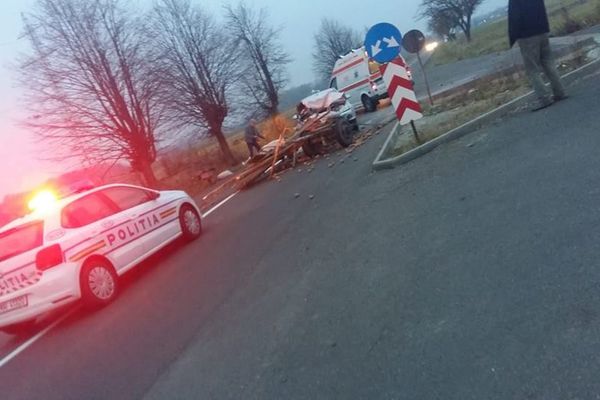 Coliziune între un autoturism și o căruță, pe raza localității Horodnic de Jos FOTO
