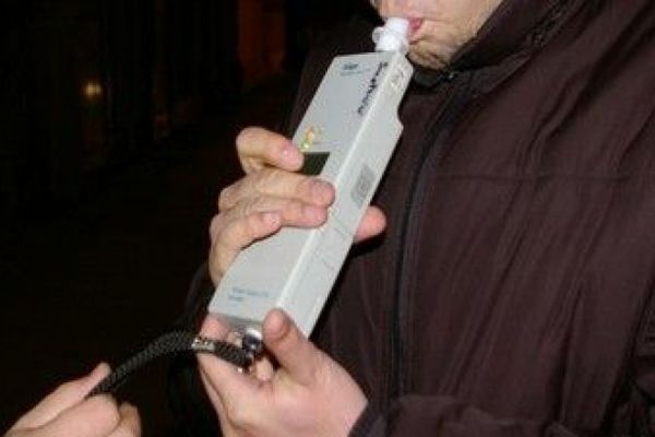 Un șofer din județul Neamț a fost prins beat în trafic de polițiștii suceveni