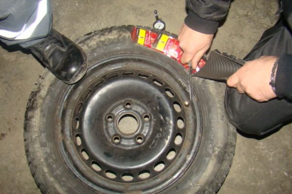 Amendă de 5.000 lei pentru un șofer prins cu țigări de contrabandă