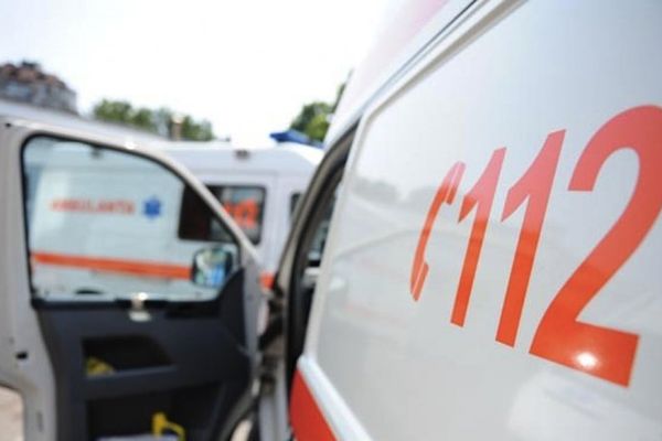 Cinci copii și părinții acestora, intoxicați cu monoxid de carbon. Victimele au fost transportate la spital