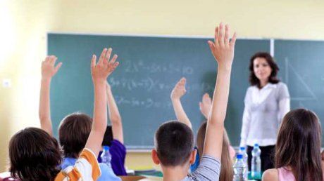 Proiect de educaţie financiar-bancară pentru peste o mie de elevi şi profesori din judeţ