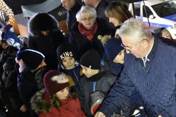 FOTO Cinci mii de cadouri au fost împărțite, miercuri, copiilor din Suceava