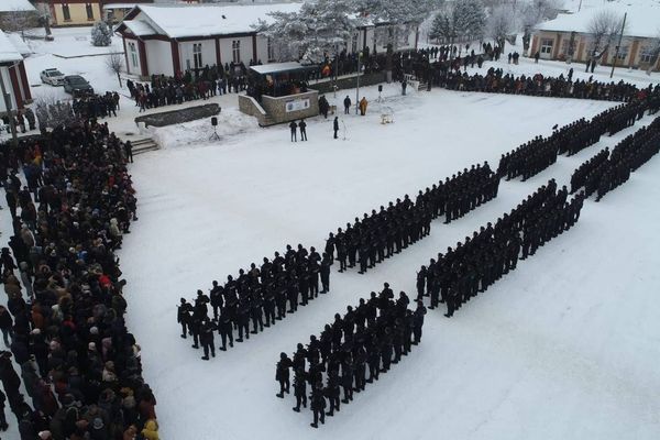 FOTO Elevii jandarmi de la Școala de subofițeri Fălticeni au depus jurământul