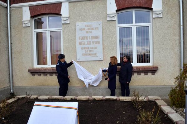 FOTO Plăci comemorative dezvelite la Școala de Jandarmi Fălticeni