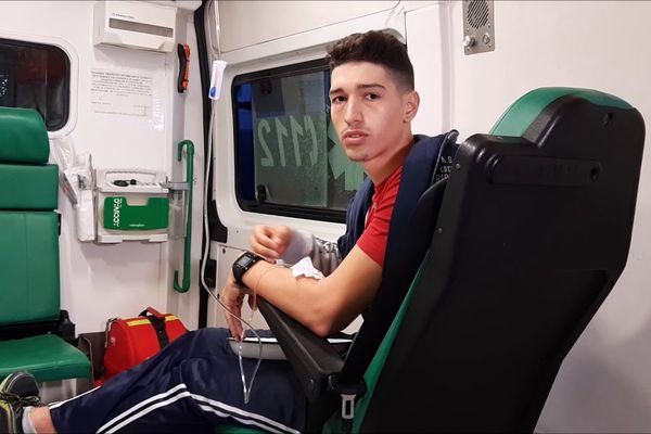 VIDEO Drapelul de luptă al Jandarmeriei a deschis defilarea de Ziua Națională la Suceava