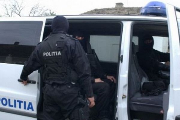 32 de percheziții într-un dosar de contrabandă cu țigări.  Gruparea a prejudiciat statul cu 1,3 milioane lei