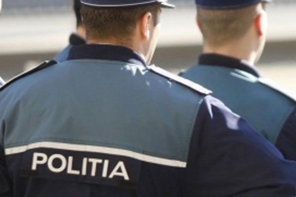 Polițiști atacați cu parul, la Păltinoasa. Agresorii au fost potoliți cu focuri de armă