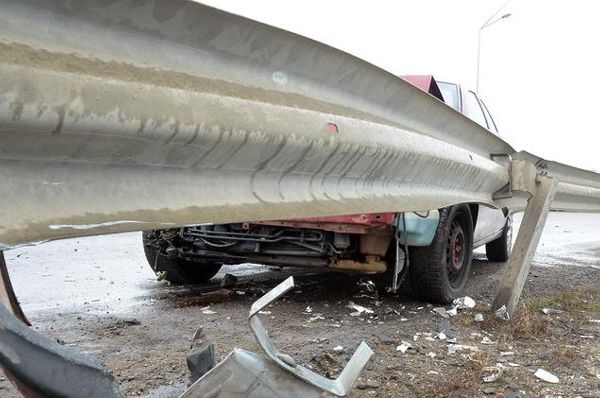 Accident provocat de un șofer de 75 de ani. Două persoane au fost rănite